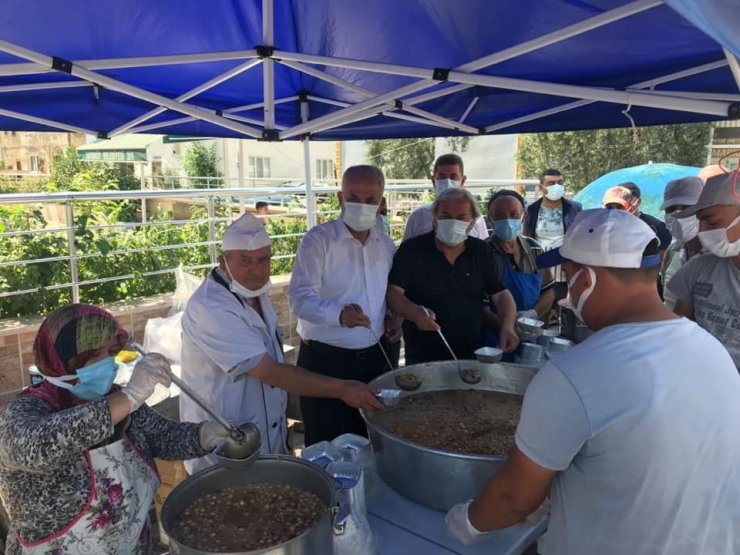 Bayırköy’de aşure dağıtıldı