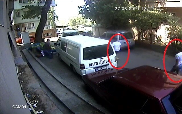 - Bursa’da yol verme kavgasında böyle kavga ettiler: 2 yaralı