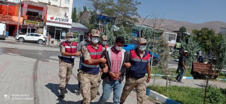 Muradiye’de hırsızlık yaptılar, Erciş’te yakalandılar