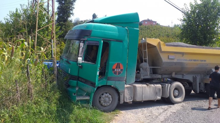 Hafriyat kamyonu ile patpat çarpıştı: 1 yaralı