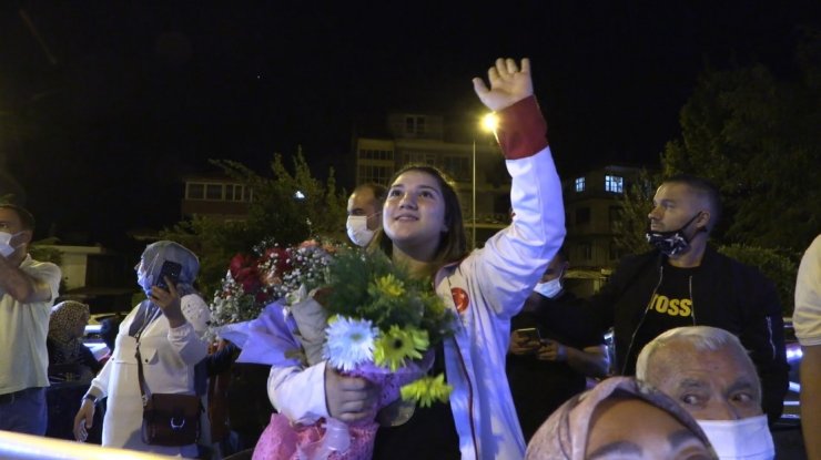 Avrupa şampiyonu halterciden karantinadaki Belediye Başkanı Başdeğirmen’e sürpriz
