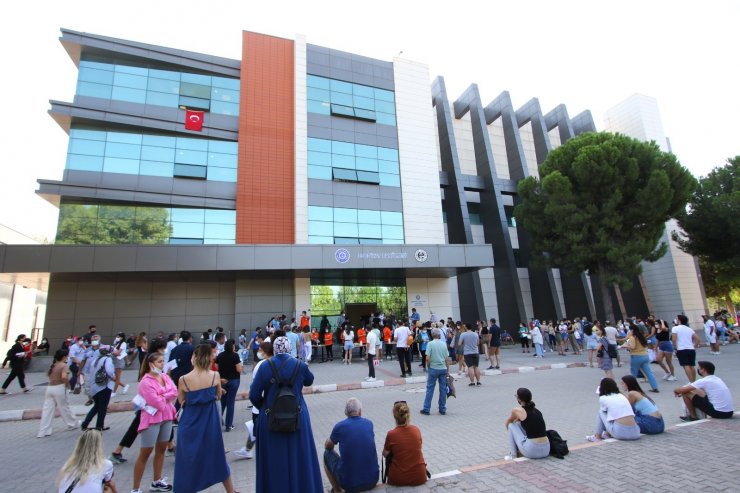 Bayraklı’da öğretmenlerin sınav heyecanı