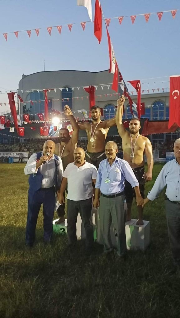 İzmitli Güreşçiler Çanakkale’den 3 altınla döndü