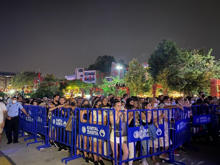 Kartal’da Zafer Haftası kutlamaları Ceylan Ertem konseri ile devam ediyor