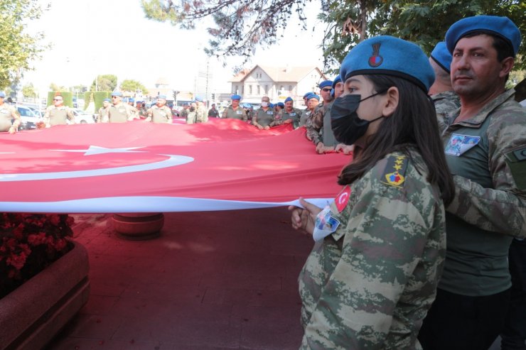 Gökyüzü Kartalları Balıkesir’de şehitleri andı