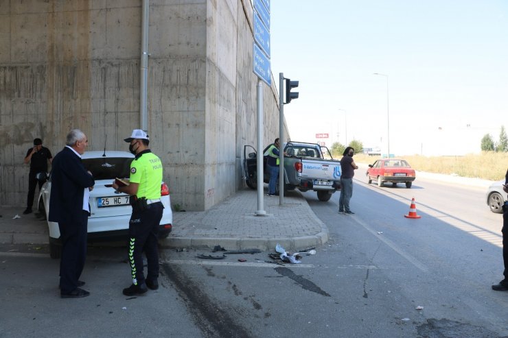 Sivas’ta trafik kazası 3 yaralı
