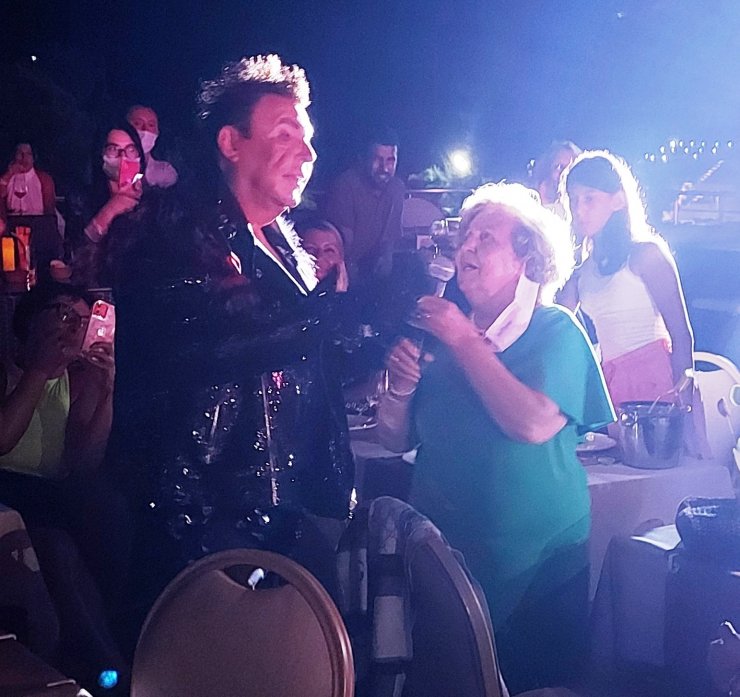 Kuşum Aydın, annesiyle birlikte düet yaptı