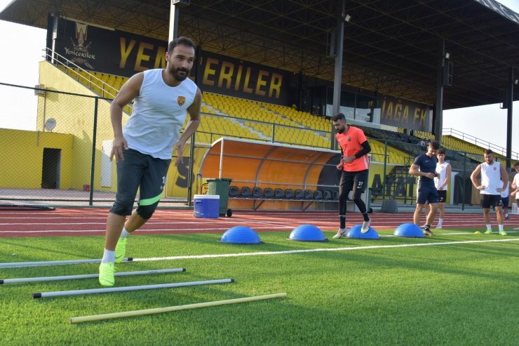 Aliağaspor FK, lige şampiyonluk parolasıyla hazırlanıyor