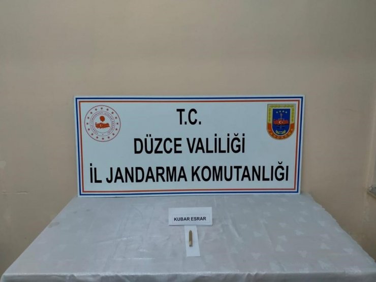 Yol uygulamasında durdurulan araçlardan uyuşturucu çıktı