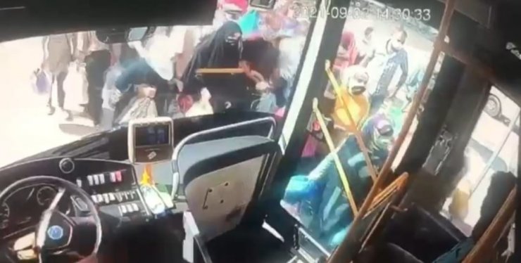Van’da halk otobüsü durağında yankesicilik yapan şahıs yakalandı