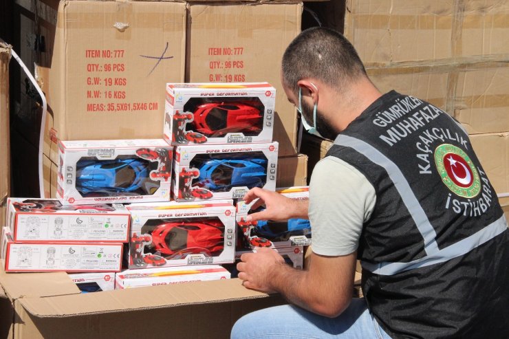 İzmir’de 10 bin 330 adet gümrük kaçağı oyuncak ele geçirildi