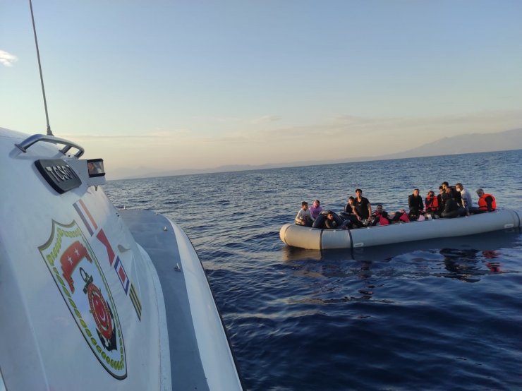 Yunanistan’ın geri ittiği 49 düzensiz göçmen kurtarıldı