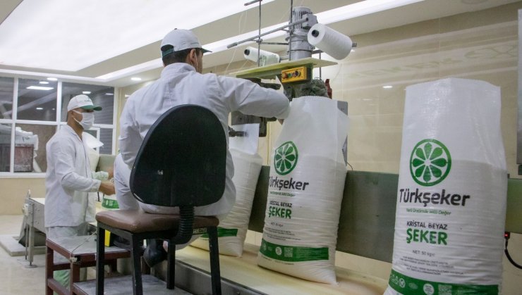 Türkşeker, sektörün ilk şekerinin üretildiğini duyurdu