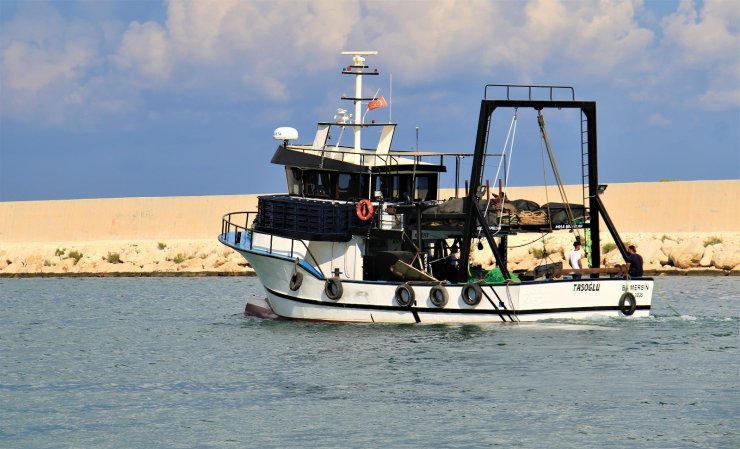 Mersinli balıkçılar "Vira Bismillah" diyerek denize açıldı