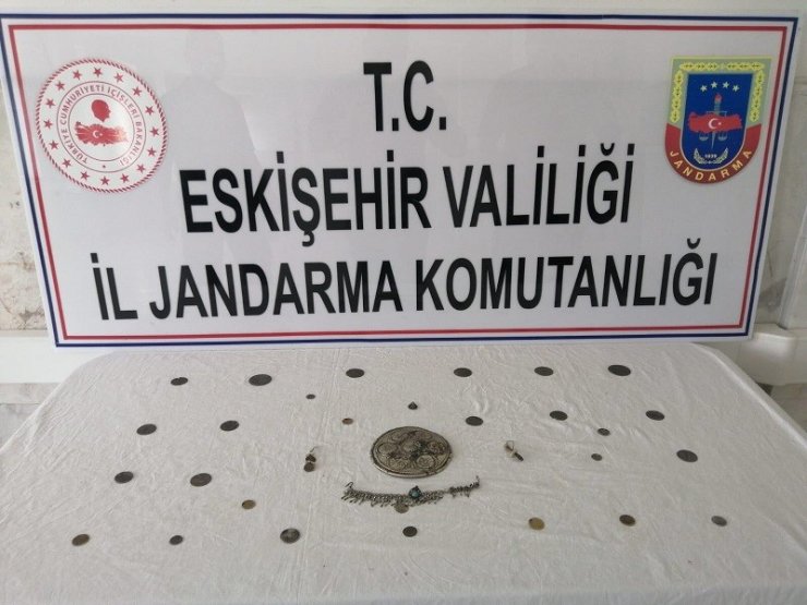 Ankara’dan getirdikleri tarihi eserleri satamadan yakalandılar