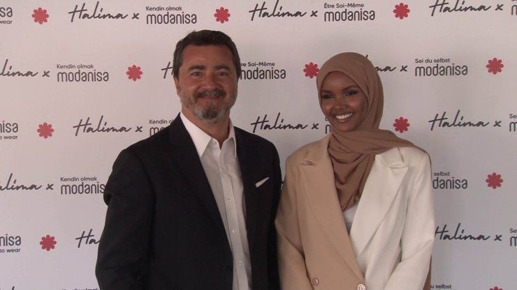 Modanisa global mottosunu tüm dünyaya Halima Aden ile duyurdu: “Kendin olmak Modanisa"