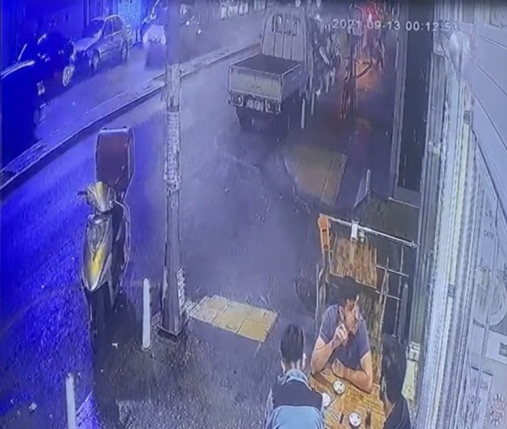 İstanbul’da “omuz atma” cinayeti kamerada: Kalbinden bıçaklandı, can havliyle böyle koştu