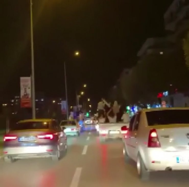 Bursa’da asker ve düğün konvoyunda caddeleri birbirine kattılar