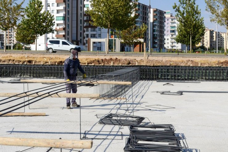 Diyarbakır’ın ilk kapalı semt pazarı yapılıyor