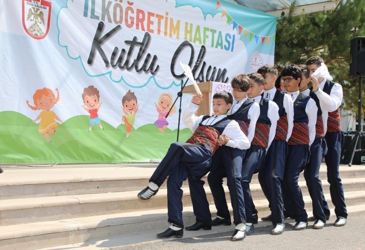 Sivas’ta İlköğretim Haftası kutlandı