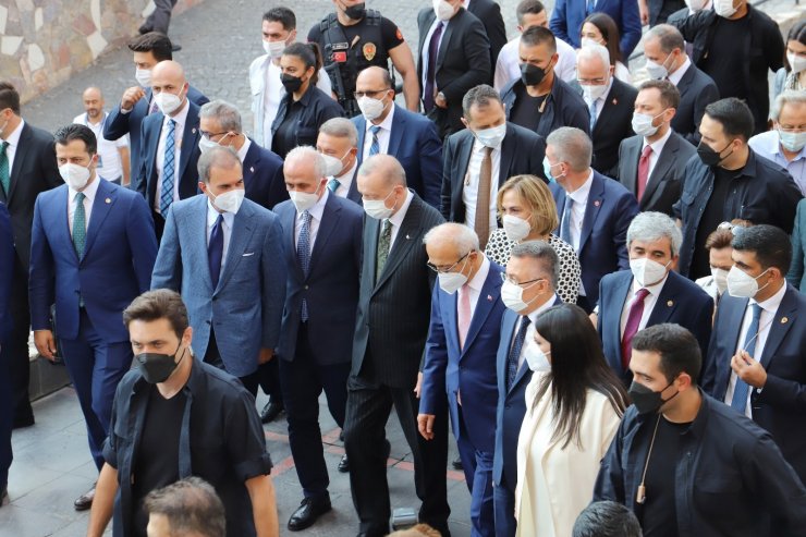 Cumhurbaşkanı Erdoğan, Akdeniz Belediyesini ziyaret etti