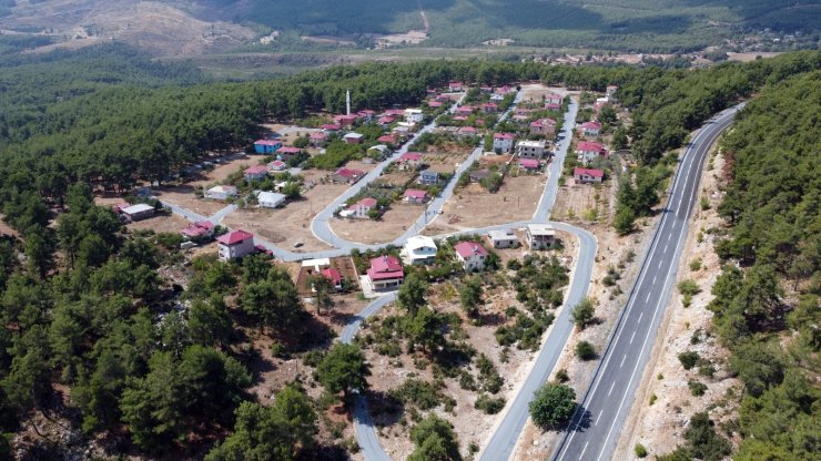 Tarsus’ta yol yapım çalışmaları sürüyor