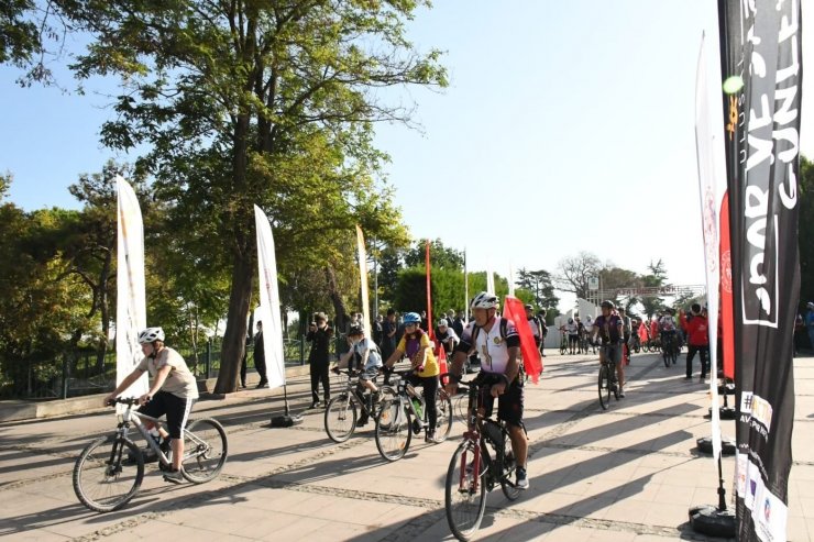 Balıkesir’de vatandaşlara Halk yürüyüşü ve bisiklet turu