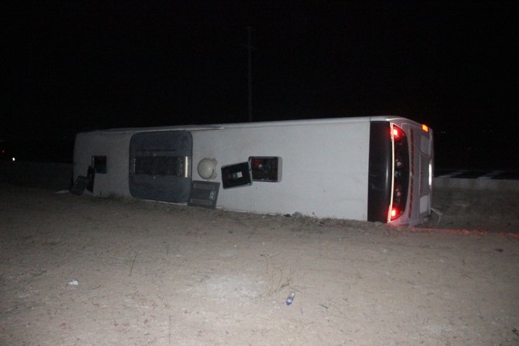 Konya’da yolcu otobüsü devrildi: 14 yaralı