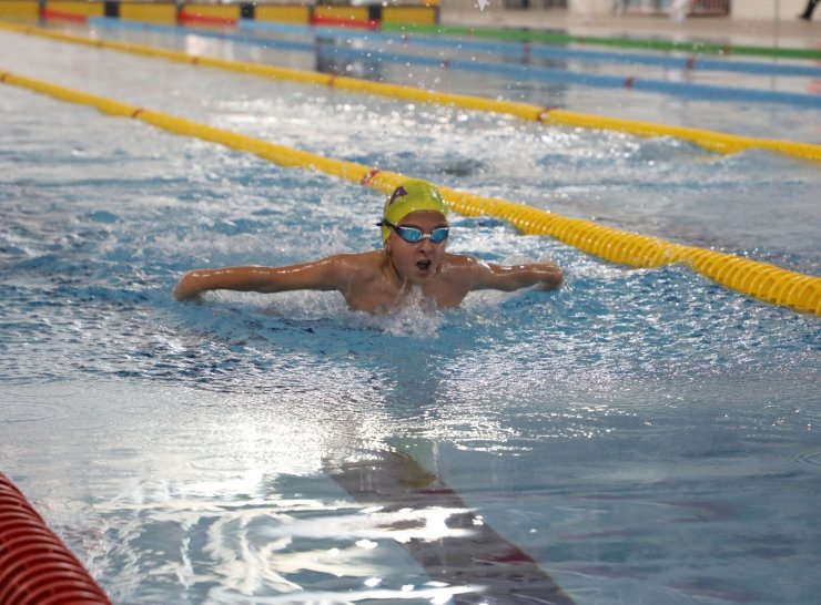 Sivas’ta yüzme vize yarışları yapıldı