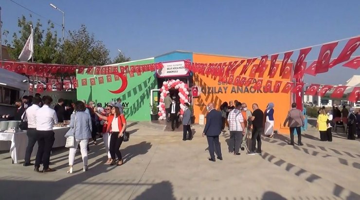 Binali Yıldırım’ın eşi Tekirdağ’da okul açılışına katıldı