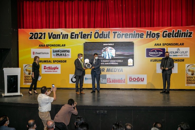 Sağlık Müdürü Prof. Dr. Sünnetçioğlu’na onur ödülü