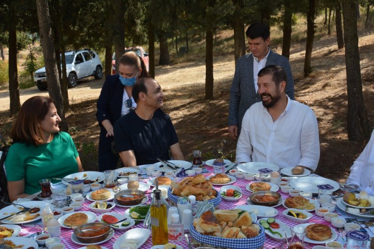 Geleneksel sanatçılar Sındırgı’da buluştu
