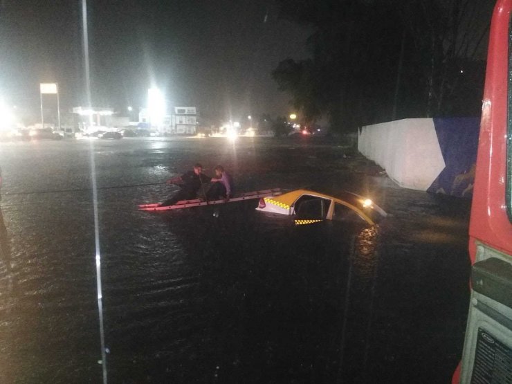 Meksika’da şiddetli yağışlar sele neden oldu