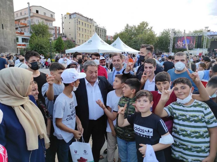MHP Malatya Milletvekili Fendoğlu, Diyarbakır’da karpuz festivaline katıldı