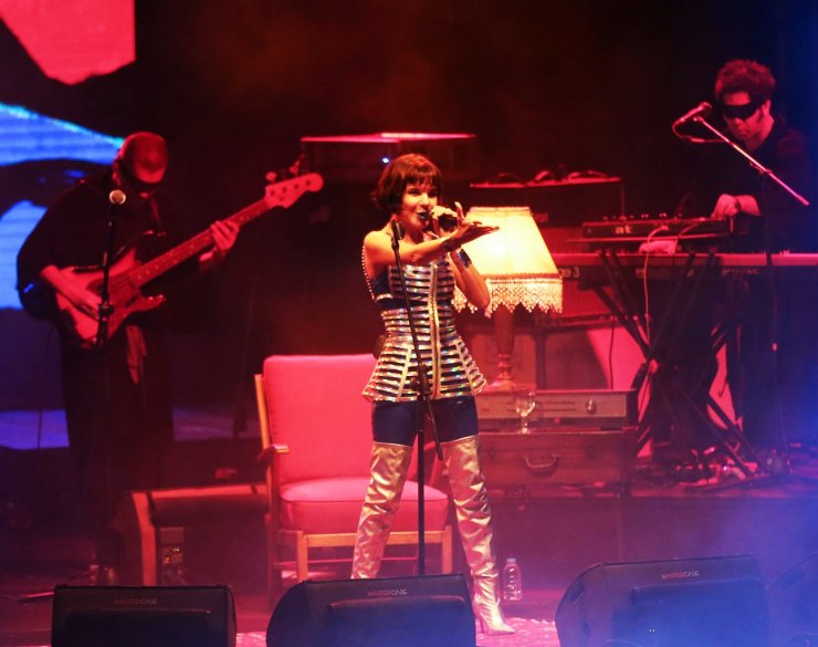 Gaye Su Akyol hayranlarını coşturdu