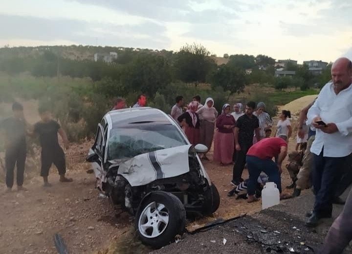 Şanlıurfa’da otomobil ile kamyonet çarpıştı: 1 ölü, 2 yaralı