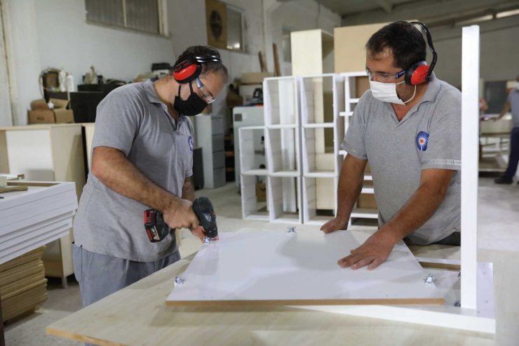 Büyükşehir atölyelerinde üretimle tasarruf sağlanıyor