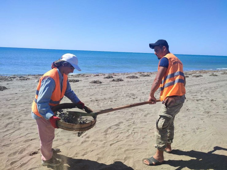 Samandağ sahilinin 12 kilometresi petrol atıklarından temizlendi