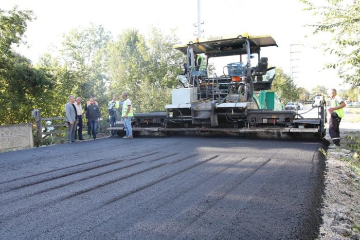 Köylerde asfalt çalışmaları devam ediyor