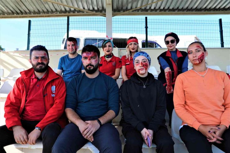 Onlar 112 tatbikatlarının vazgeçilmez ’makyaj ustaları’