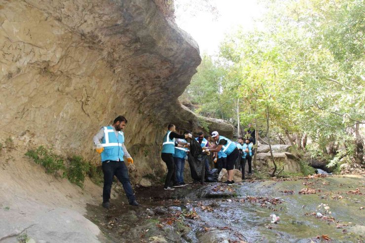 Dicle Elektrik gönüllülerinden Gabar Dağı’ında temizlik operasyonu