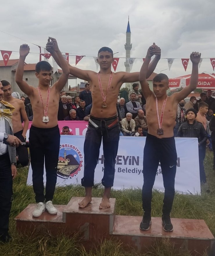 Pamukkale Belediyespor’un pehlivanları 1 altın 1 gümüş madalya kazandı