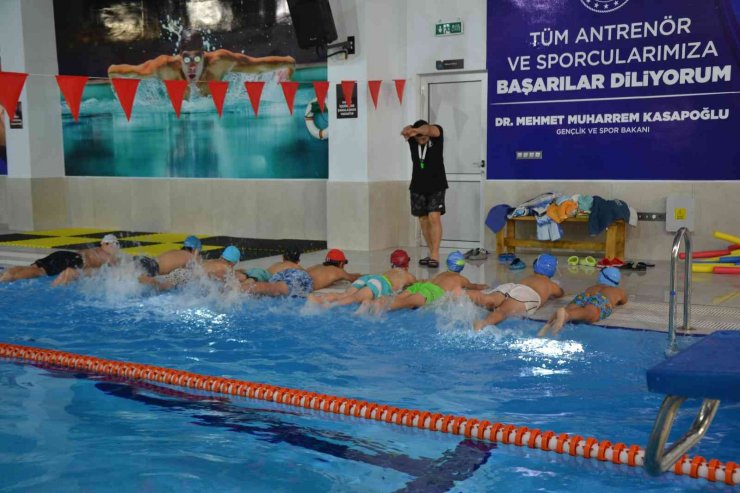 Biga’da Yarı Olimpik Yüzme Havuzuna yoğun ilgi