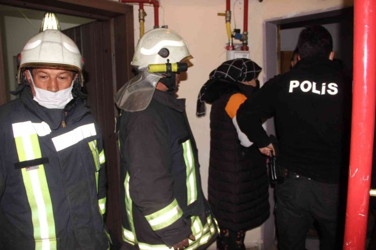 Yabancı uyruklu vatandaşların kaldığı daire yangın çıktı