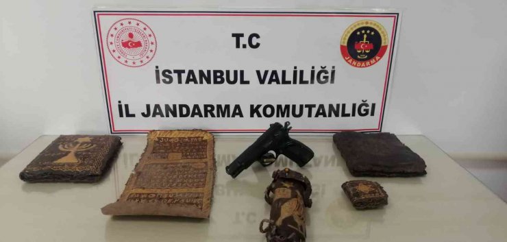 İstanbul’da jandarmadan tarihi eser kaçakçılığı operasyonu: 800 yıllık deri yazma eserler ele geçirildi