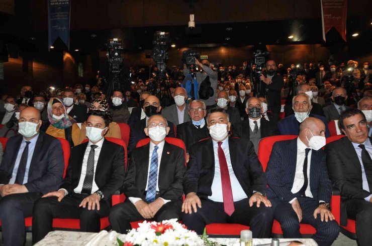Kılıçdaroğlu Kars’ta STK’lara seslendi: "Kars’ta milletvekilimiz yok. Bunun kabahati Karslılarda değil. CHP’nin Genel Başkanı olarak söylüyorum kabahati bizde"