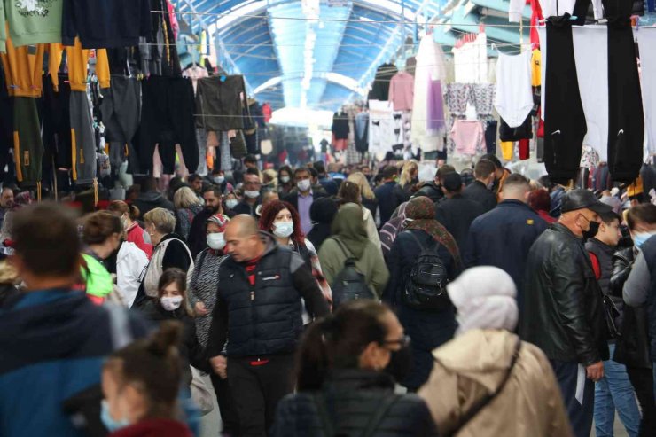 Komşular, Edirne’deki ’sosyete pazarı’na akın etti