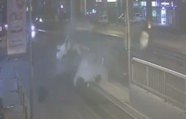 İzmir’de bir kişinin hayatını kaybettiği kaza kamerada