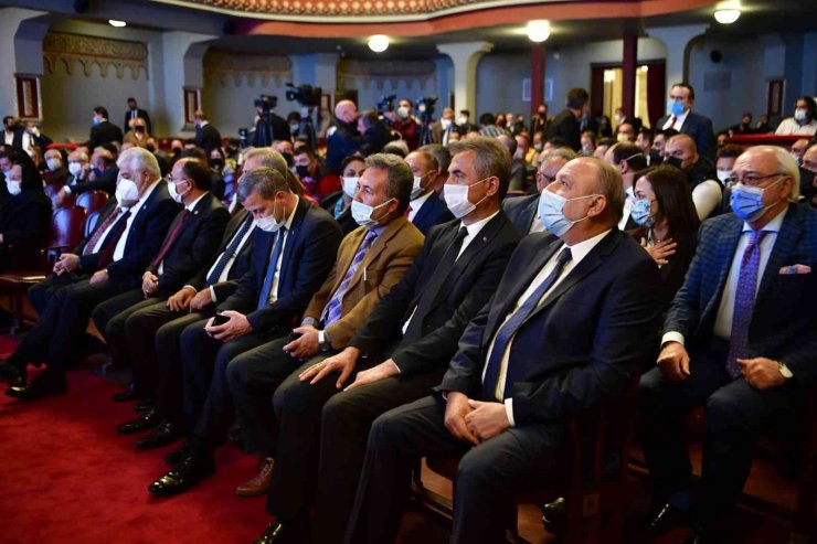 Başkan Köse, Avrasya Hizmet Ödülü’nü KKTC Cumhurbaşkanı Tatar’dan aldı