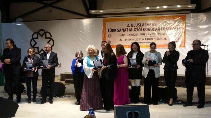 Mardin’de Sanat Müziği Korolar Festivali’nde Nilüfer Kadın Korosu sahne aldı